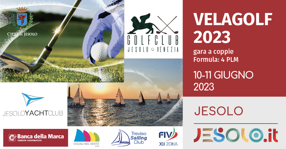 Velagolf 2023 - Jesolo Yacht Club. Foto del mare con barche a vela e fi una mano che pone una pallina su un campo da golf.