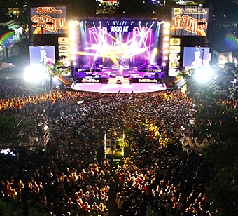 Festival show in piazza Torino a Jesolo
