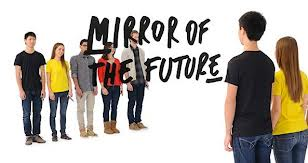 sfondo bianco con 5 giovani in piedi dietro la scritta mirror of the future